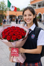 Cargar imagen en el visor de la galería, Ramo de 24 Rosas Rojas