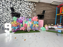 Cargar imagen en el visor de la galería, Alice's Wonderland Bakery