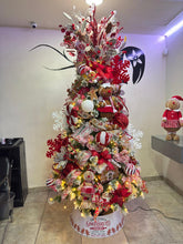 Cargar imagen en el visor de la galería, Arbolito Navideño en Renta – Estilo Gingerbread Bakery