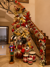 Cargar imagen en el visor de la galería, Arbolito Navideño en Renta – Estilo Cascanueces Real