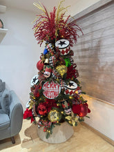 Cargar imagen en el visor de la galería, Arbolito Navideño en Renta – Estilo Circus Merry Christmas