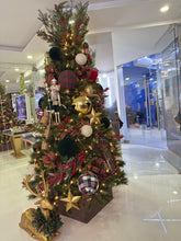 Cargar imagen en el visor de la galería, Arbolito Navideño en Renta – Estilo Scottish Plaid & Gold