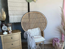 Cargar imagen en el visor de la galería, Modelo Catalina - Backdrop BoHo