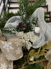 Cargar imagen en el visor de la galería, White Snow - Corona Navideña