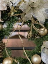 Cargar imagen en el visor de la galería, White Snow - Corona Navideña