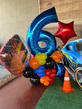 Cargar imagen en el visor de la galería, Hotwheels - Decoración