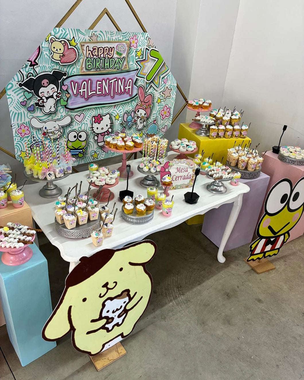 Mesa de Postres Personalizada – 200 Postres Dulces 🎂