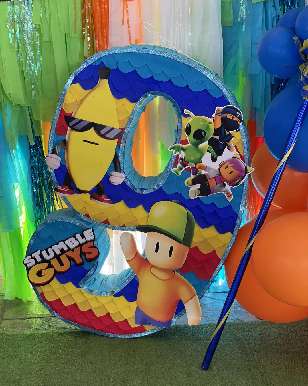 Piñata Stumble Para Cumpleaños Infantil - 30x40 Cm, Cartón Reforzado, Con Pegatinas Personalizables, Para Fiestas