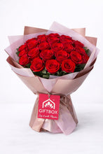 Cargar imagen en el visor de la galería, Ramo de 24 Rosas Rojas
