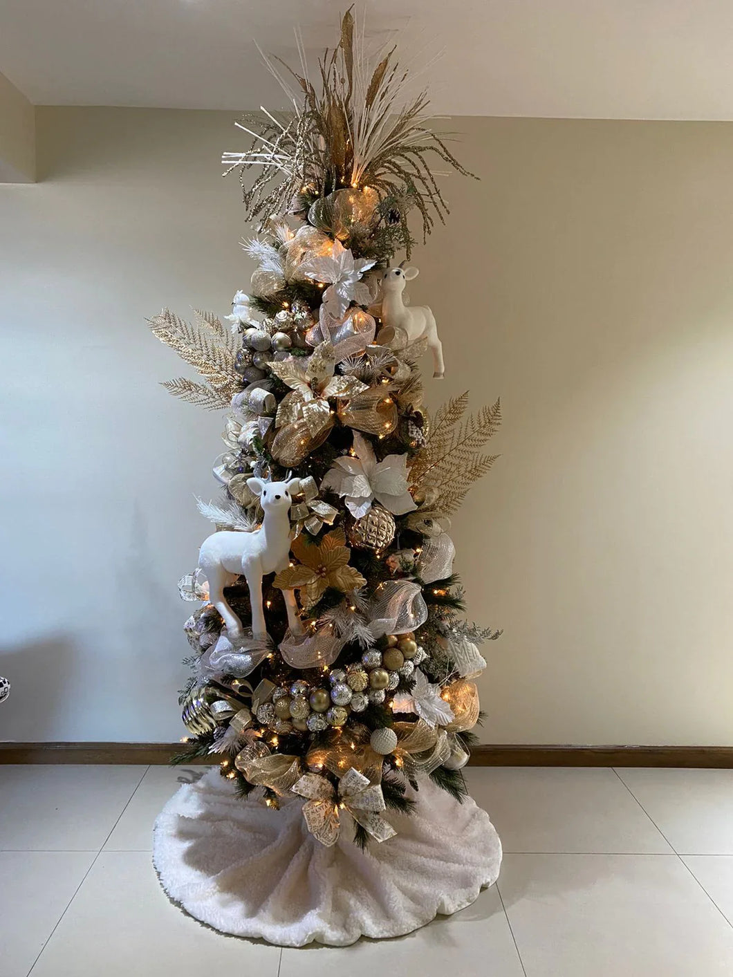 Tema: “Bosque Nevado Dorado”