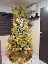 Cargar imagen en el visor de la galería, Arbolito Navideño en Renta – Estilo Gold Luxury

