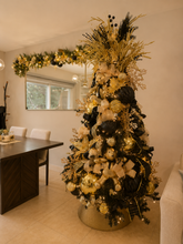 Cargar imagen en el visor de la galería, Arbolito Navideño en Renta – Estilo Black &amp; Gold Luxury
