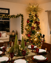 Cargar imagen en el visor de la galería, Arbolito Navideño en Renta – Estilo Grand Jingle Bells Gold &amp; Red Tartan Dining Room
