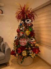 Cargar imagen en el visor de la galería, Arbolito Navideño en Renta – Estilo Circus Merry Christmas
