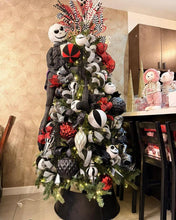 Cargar imagen en el visor de la galería, Árbol Navideño Temático – Colección Navidad Oscura
