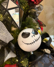Cargar imagen en el visor de la galería, Árbol Navideño Temático – Colección Navidad Oscura
