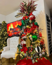 Cargar imagen en el visor de la galería, Arbolito Navideño en Renta – Estilo Grand Nutcracker Harlequin Red &amp; Green Opulence
