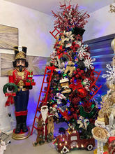 Cargar imagen en el visor de la galería, Arbolito Navideño en Renta – Estilo NOEL Grand Nutcracker Red Truck Santa Snowman Tartan
