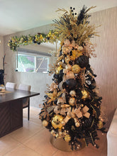 Cargar imagen en el visor de la galería, Arbolito Navideño en Renta – Estilo Black &amp; Gold Luxury
