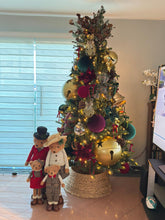 Cargar imagen en el visor de la galería, Arbolito Navideño en Renta – Estilo Jingle Bell Family Bears
