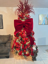 Cargar imagen en el visor de la galería, Arbolito Navideño en Renta – Estilo Red Velvet Bow &amp; Santa
